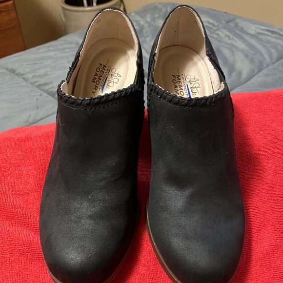 Life Stride slip on shootie. Size 7.5. NWOT - Picture 8 of 8